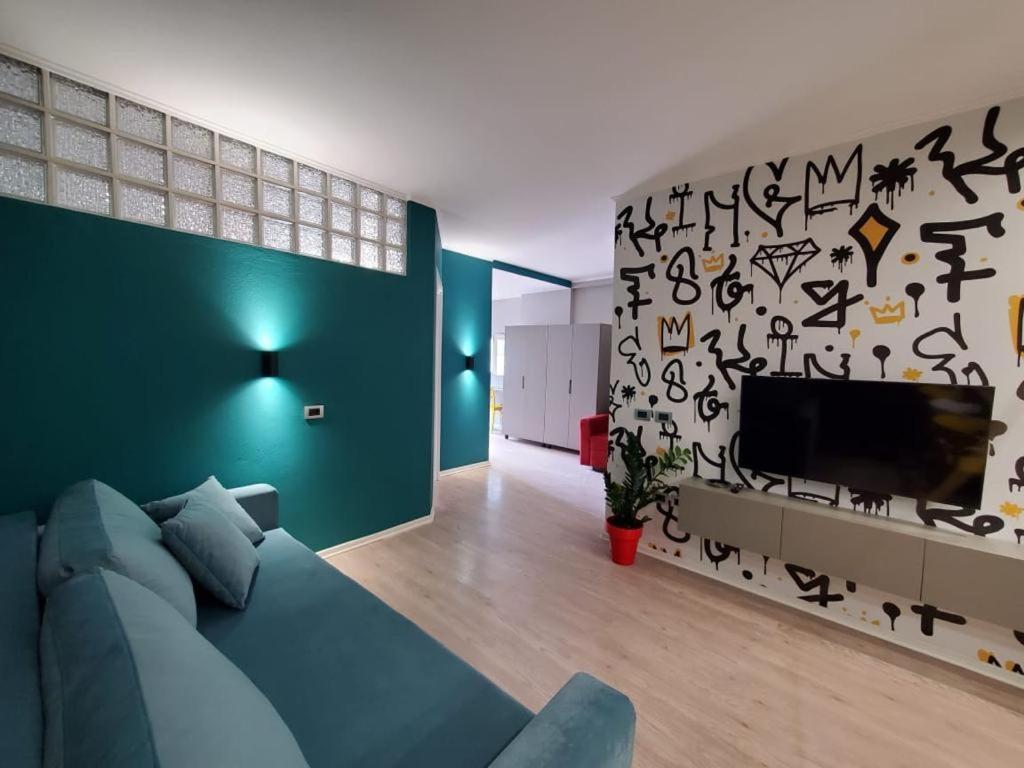 Helga'S Deluxe 3 Apartment Tirana Bagian luar foto