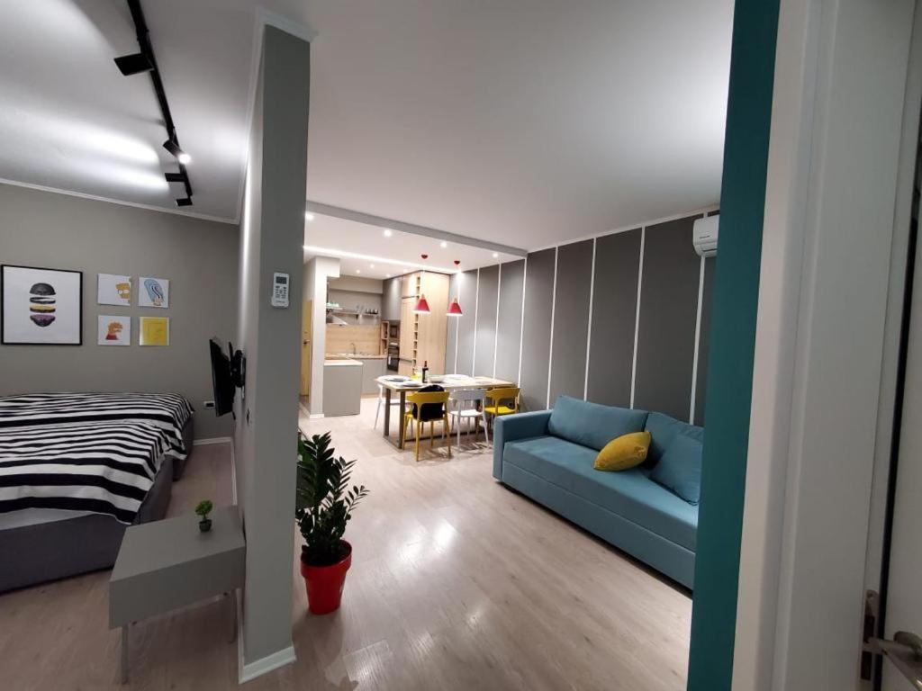 Helga'S Deluxe 3 Apartment Tirana Bagian luar foto